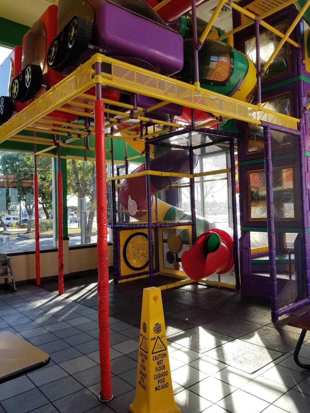 Burger King | restaurant | 211 SW Military Dr, San Antonio, TX 78221, USA | 2109231135 OR +1 210-923-1135