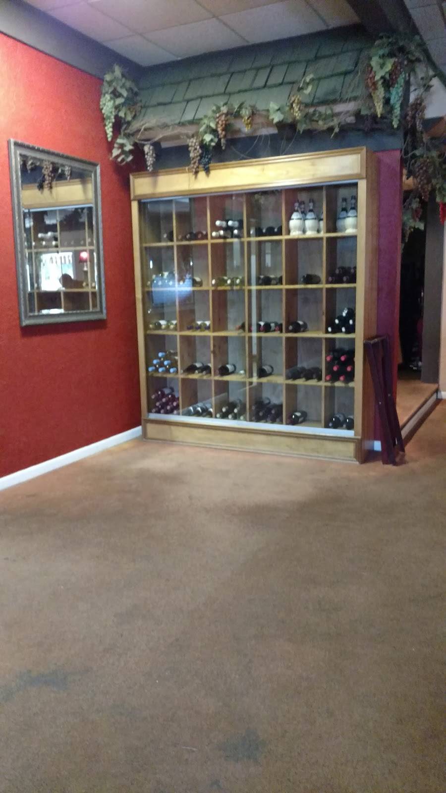 Colichias Italian Village | restaurant | 5601 E Parkway St, Groves, TX 77619, USA | 4099627711 OR +1 409-962-7711