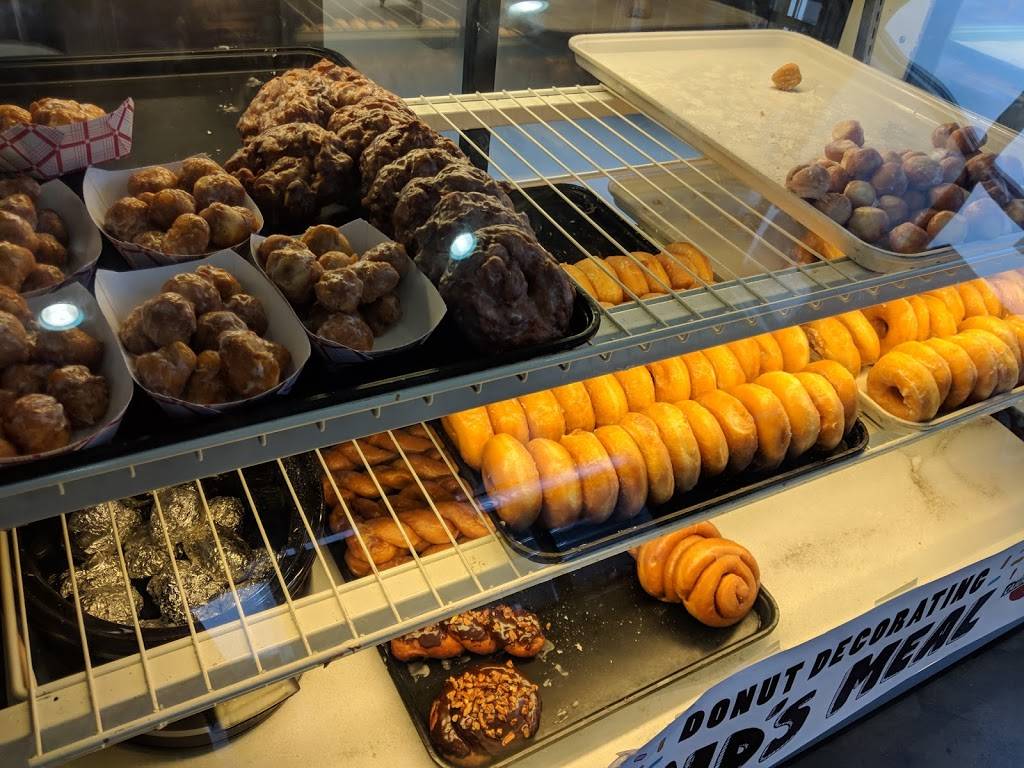 Cajun Market Donut Company | bakery | 1812 W Pinhook Rd, Lafayette, LA 70508, USA | 3375044242 OR +1 337-504-4242