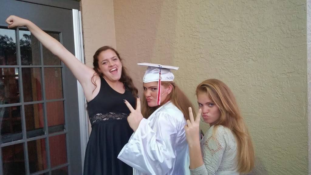 Molcajete LLC | restaurant | 2229 Blue Spruce Way, Tampa, FL 33604, USA | 9417231333 OR +1 941-723-1333