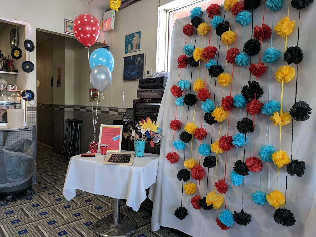 Hubcaps Bar & Grill | restaurant | 4663 N Ruby St, Schiller Park, IL 60176, USA | 8479282277 OR +1 847-928-2277