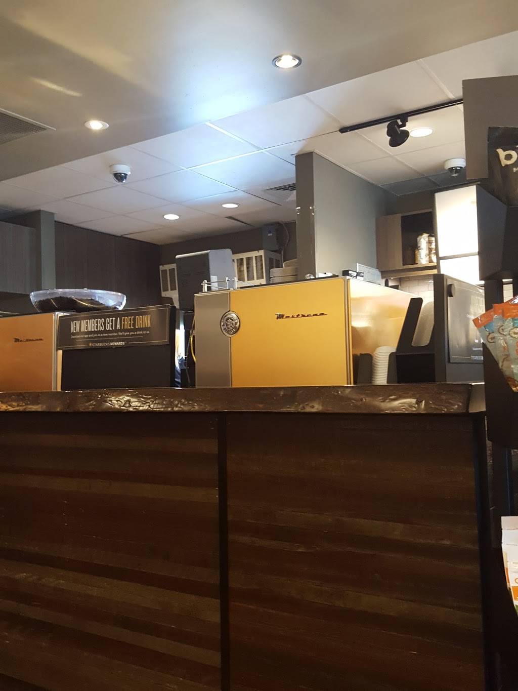 Starbucks | cafe | 2230 Main St, Green Bay, WI 54302, USA | 9204697583 OR +1 920-469-7583