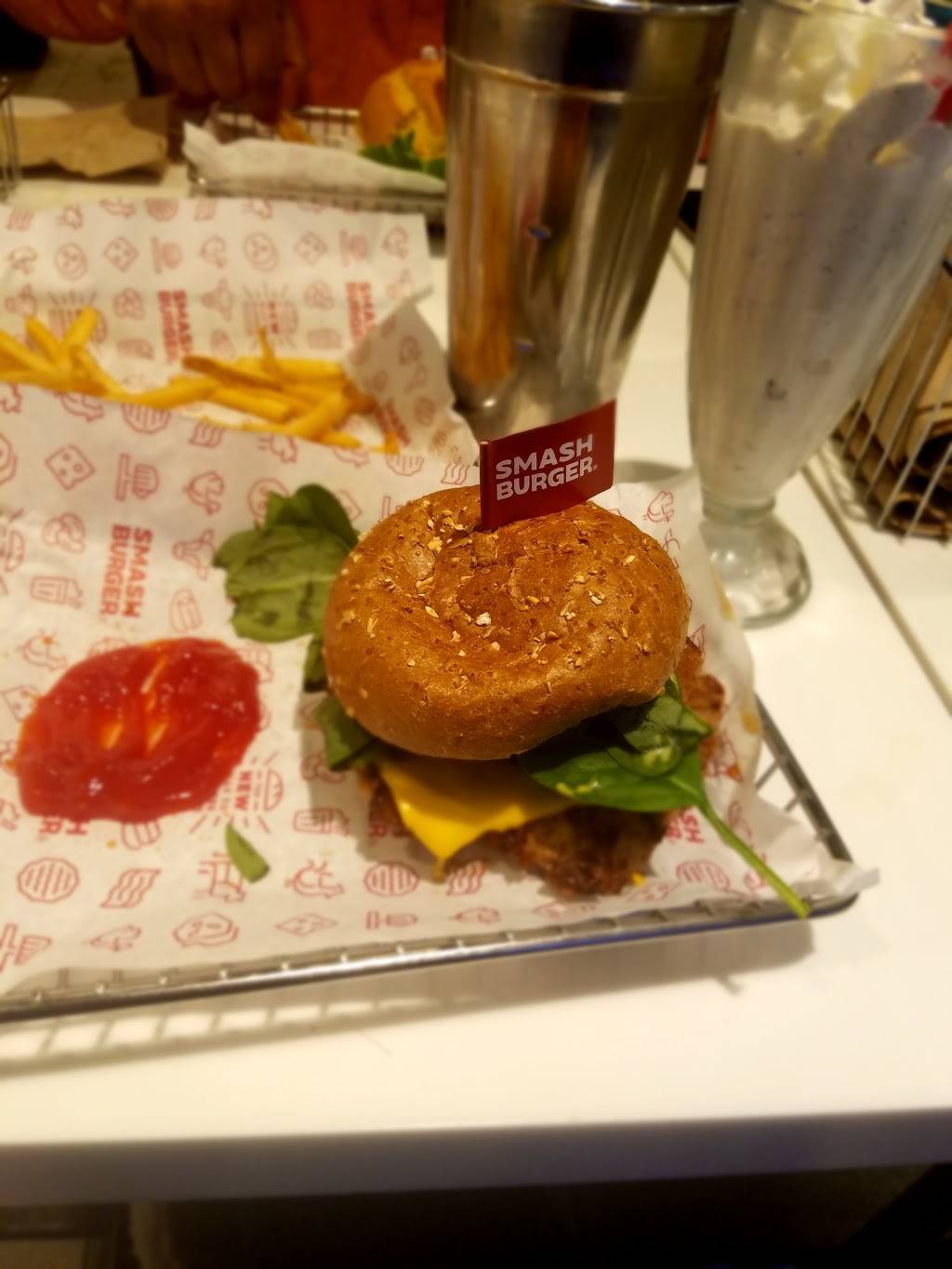 Smashburger | restaurant | 1608 Marcus Ave, New Hyde Park, NY 11040, USA | 5162331844 OR +1 516-233-1844
