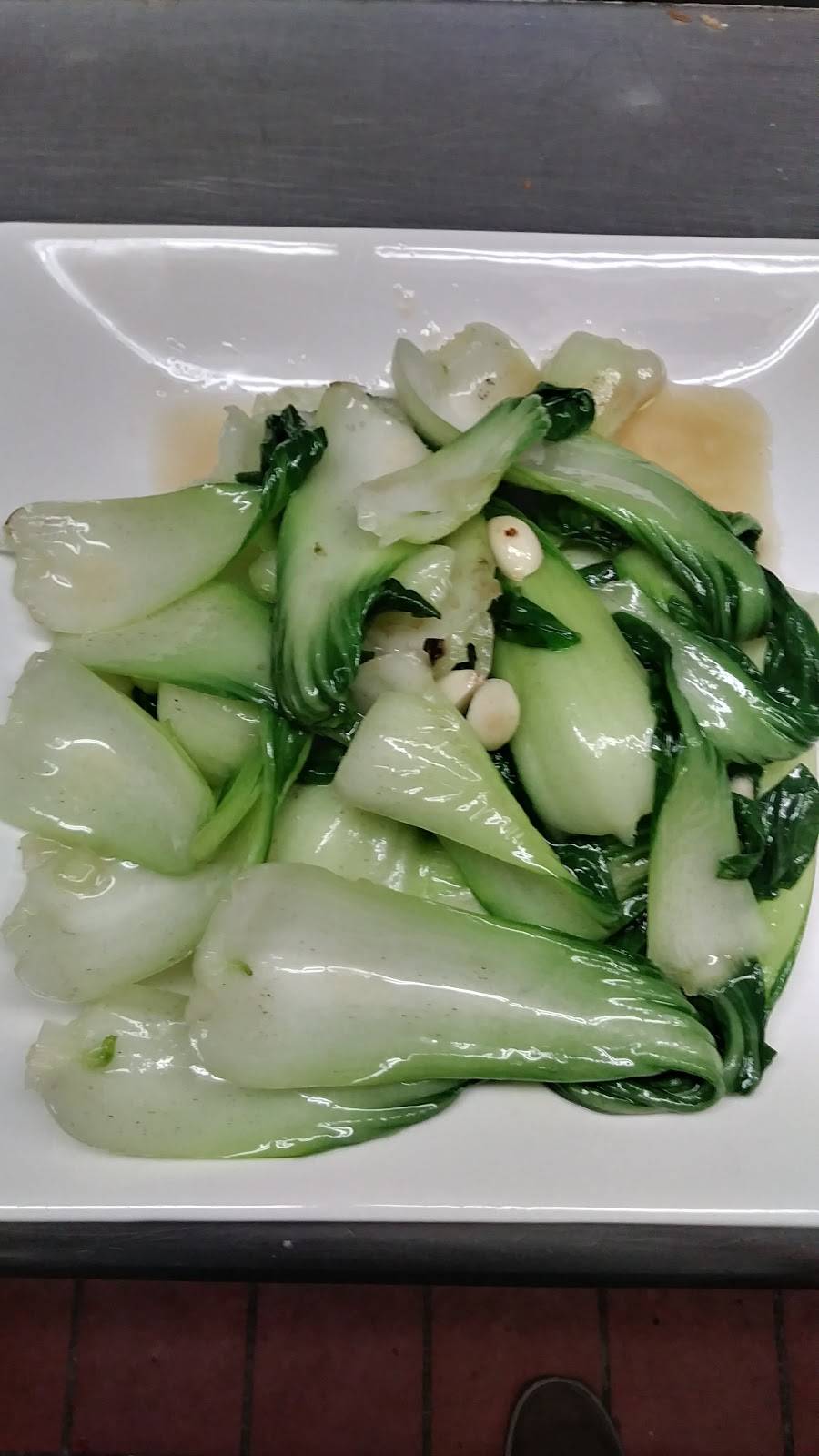 Young Chow Restaurant | restaurant | 420 23rd St S, Arlington, VA 22202, USA | 7038922566 OR +1 703-892-2566