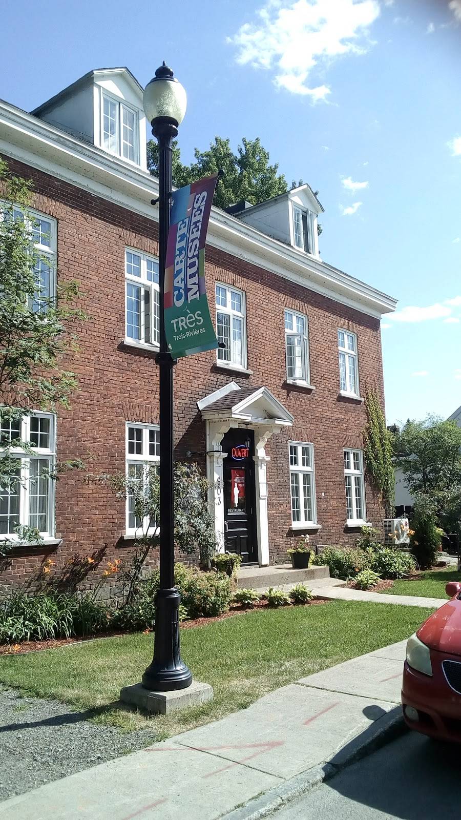 Bistro lAncêtre | restaurant | 603 Rue des Ursulines, Trois-Rivières, QC G9A 5B3, Canada | 8193737077 OR +1 819-373-7077