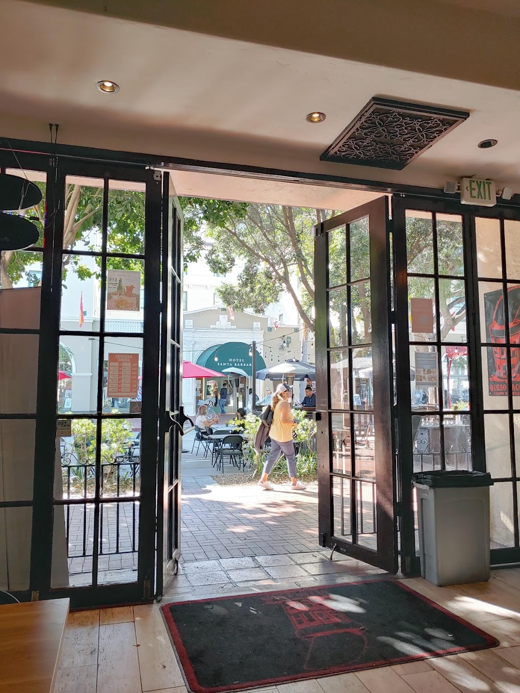 Yona Redz | restaurant | 532 State St, Santa Barbara, CA 93101, USA | 8053244039 OR +1 805-324-4039