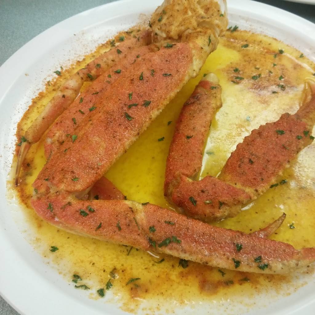 Crab House | restaurant | 19721 W Seven Mile Rd, Detroit, MI 48219, USA | 3135351400 OR +1 313-535-1400