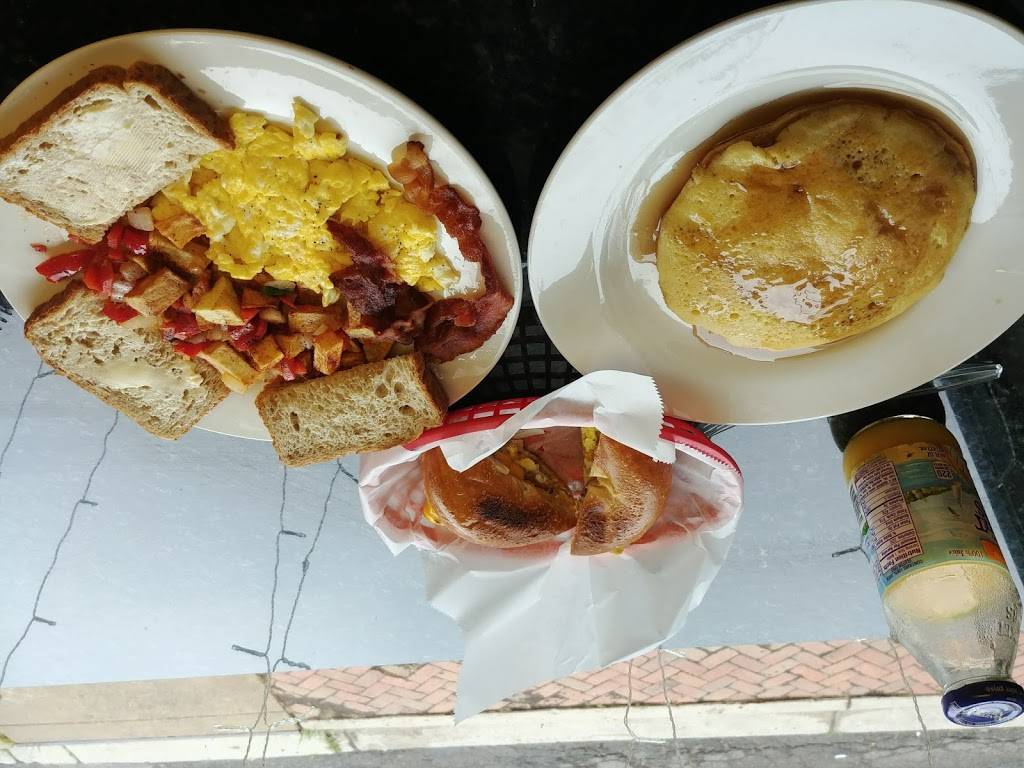 Stage Door Deli | restaurant | 1324 King St, Alexandria, VA 22314, USA | 7038367885 OR +1 703-836-7885