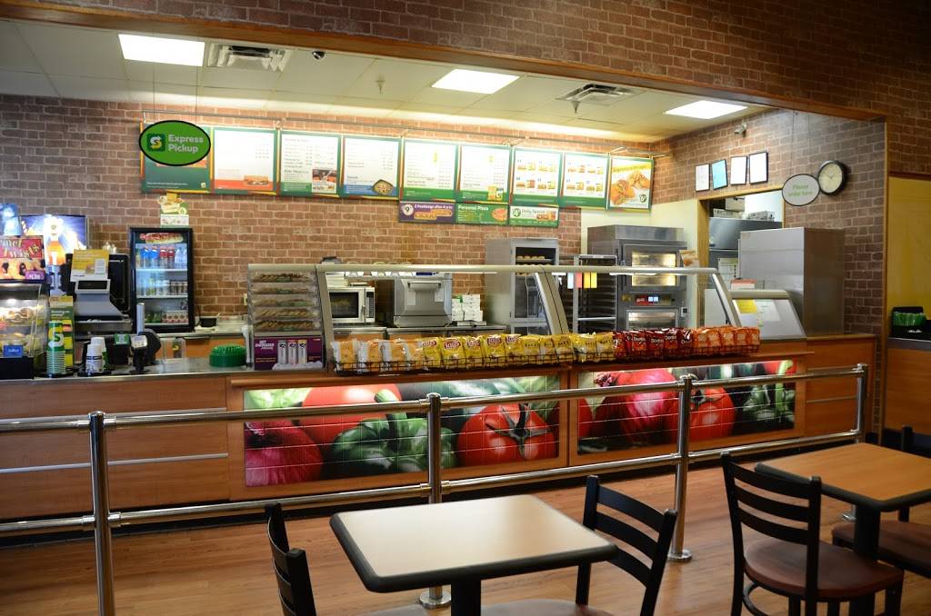 Subway | restaurant | 1626 TN-12 S, Ashland City, TN 37015, USA | 6157922075 OR +1 615-792-2075