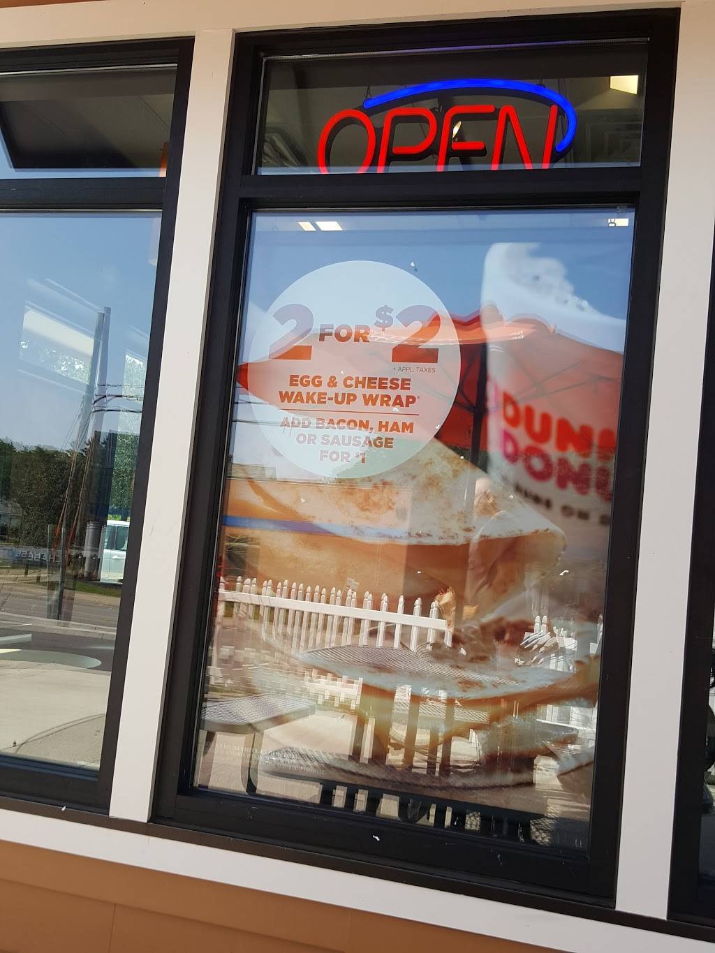 Dunkin | bakery | 3885 Lake Ave, Rochester, NY 14612, USA | 5858658823 OR +1 585-865-8823