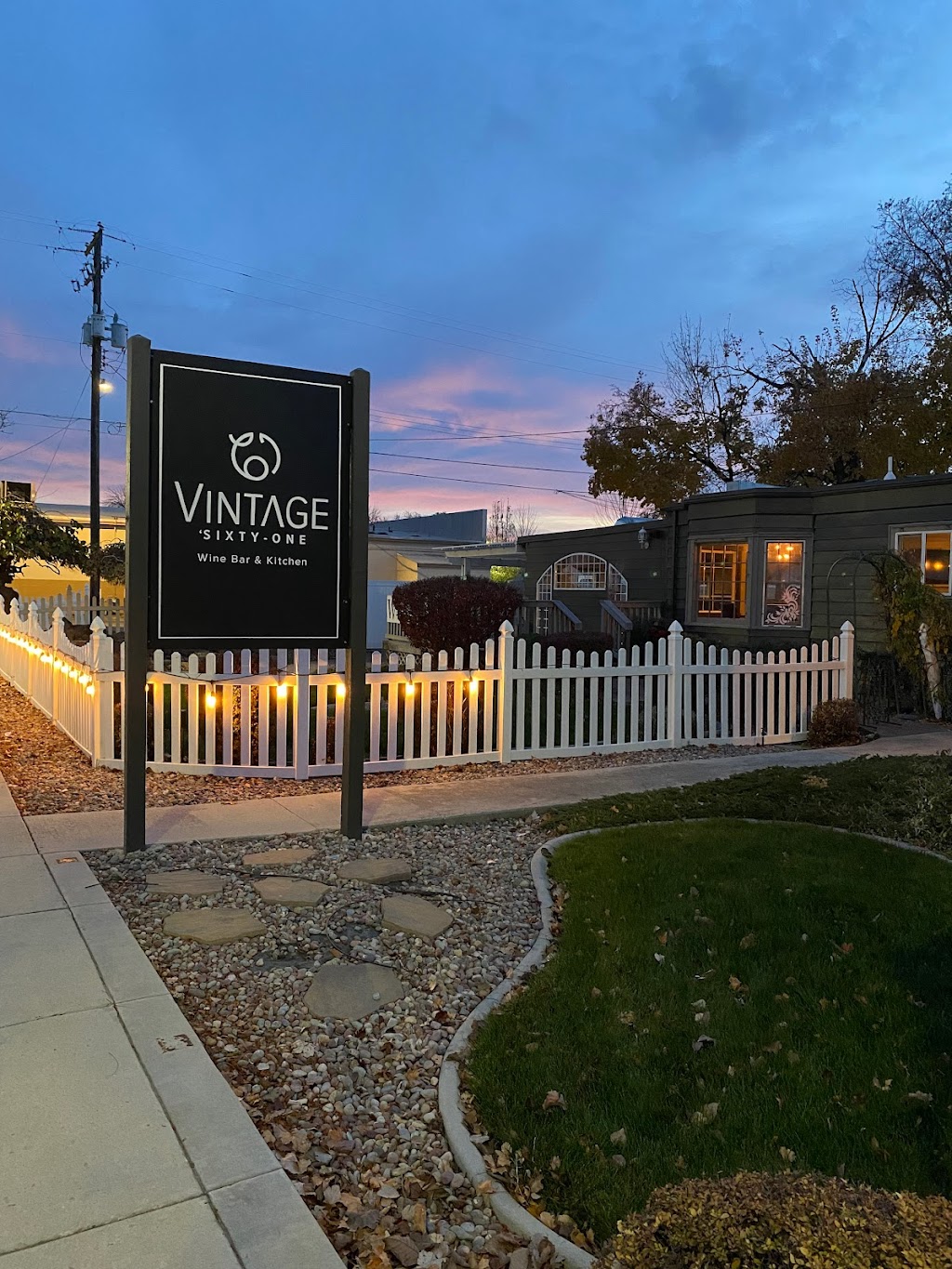 Vintage 61 Wine Bar & Kitchen | restaurant | 1031 N Main St, Meridian, ID 83642, USA | 2082583961 OR +1 208-258-3961