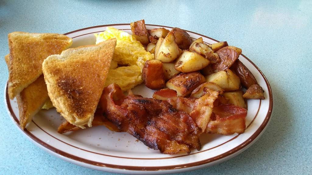 Triangle Diner LLC | restaurant | 400 Maple Ave, Saratoga Springs, NY 12866, USA | 5185836368 OR +1 518-583-6368