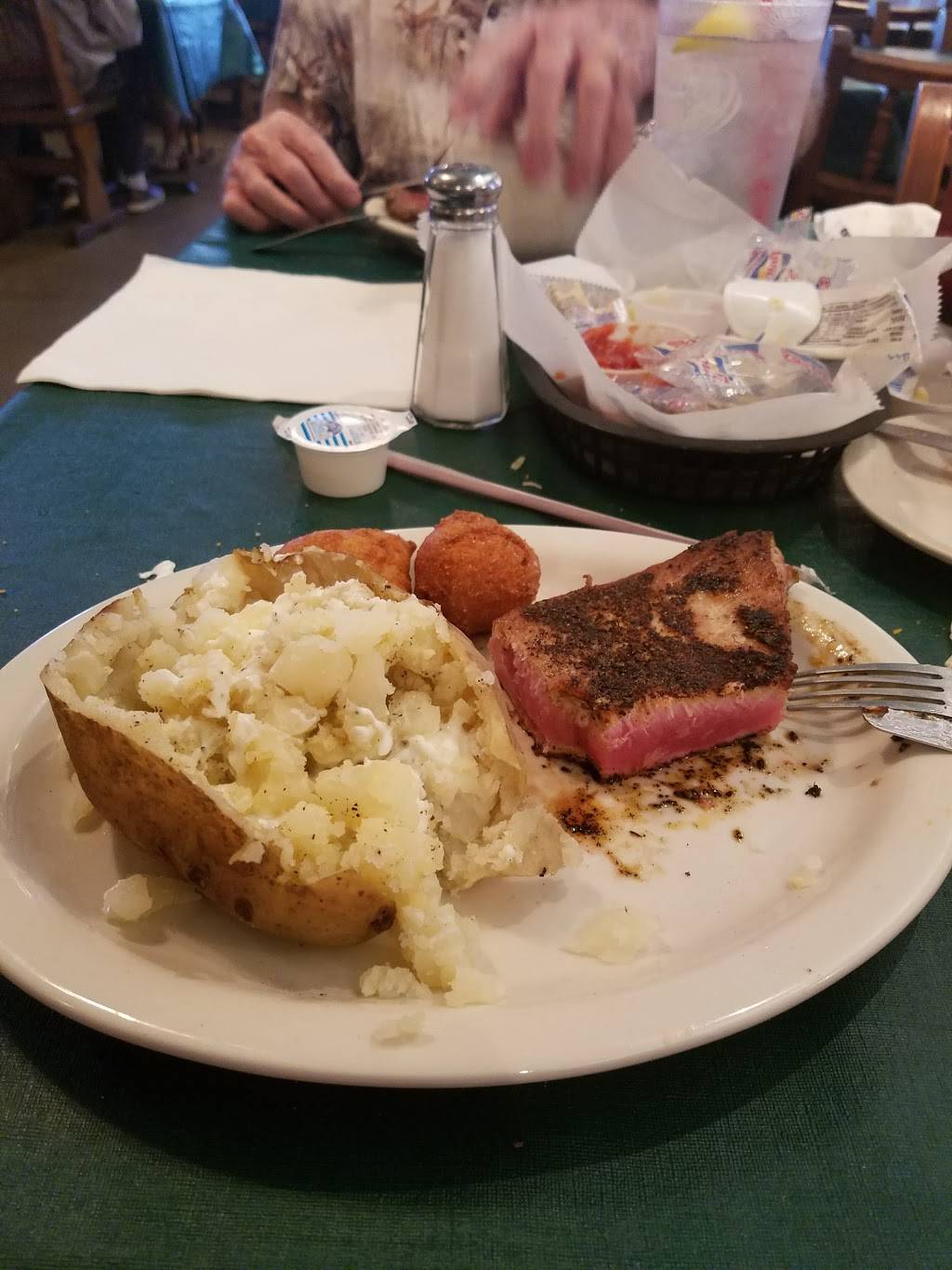 Hubs Restaurant | restaurant | 1802 S, 7th St, Hickman, KY 42050, USA | 2702369858 OR +1 270-236-9858