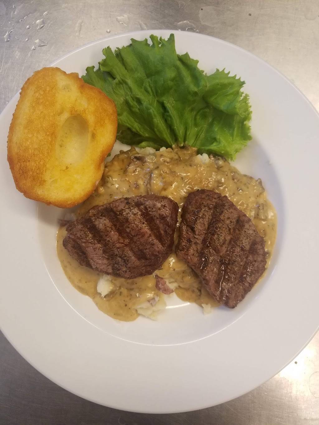 Elk & Hound Restaurant | restaurant | 200 Country Club Rd, Ironwood, MI 49938, USA | 9069323742 OR +1 906-932-3742