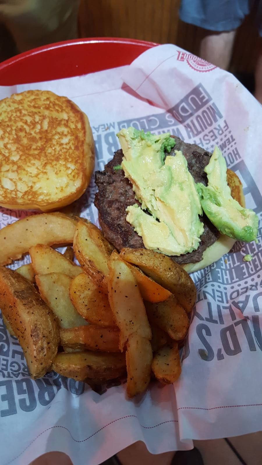 Fuddruckers | restaurant | 1411 N Valley Mills Dr, Waco, TX 76710, USA | 2547760961 OR +1 254-776-0961