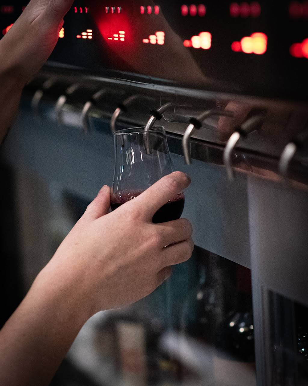 Vinifera Wine and Whiskey Bar | restaurant | 3236 State Rd Suite A, Cuyahoga Falls, OH 44223, USA | 2345710233 OR +1 234-571-0233