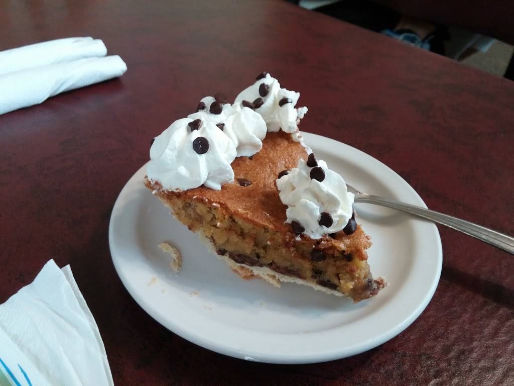 Carriage Crossing Restaurant and Bakery | bakery | 10002 S Yoder Rd, Yoder, KS 67585, USA | 6204653612 OR +1 620-465-3612