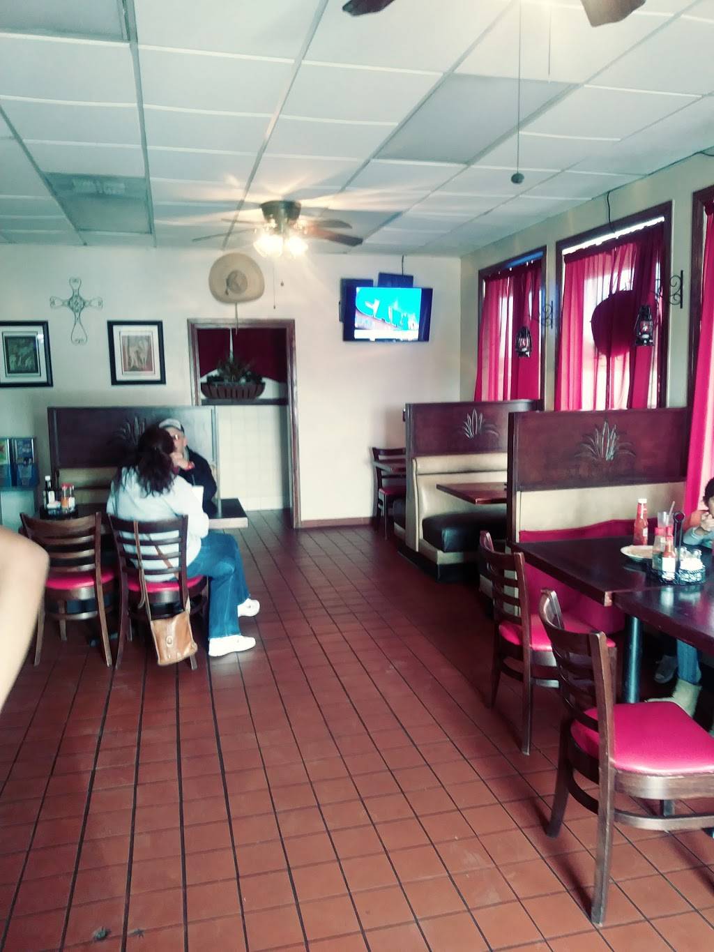 El Patron Family Restaurant | restaurant | 3724 Phelan Rd, Phelan, CA 92371, USA | 4429369300 OR +1 442-936-9300