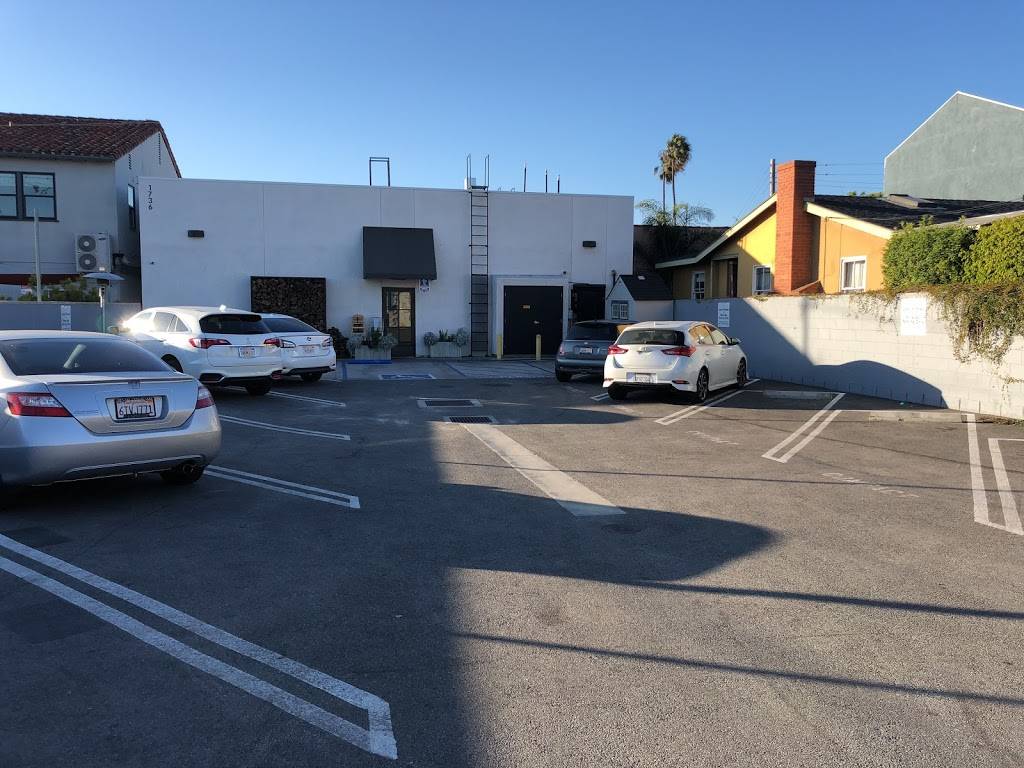 Local Kitchen & Wine Bar | restaurant | 1736 Ocean Park Blvd, Santa Monica, CA 90405, USA | 3103969007 OR +1 310-396-9007