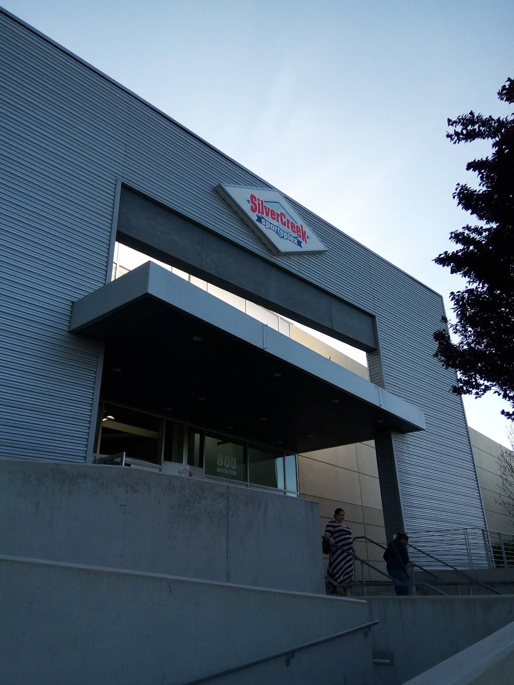 High Five at the Plex | restaurant | 800 Embedded Way, San Jose, CA 95138, USA | 4083655500 OR +1 408-365-5500