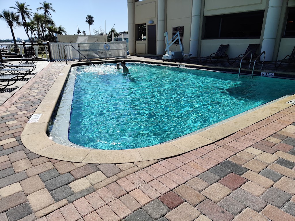 Pier House 60 Clearwater Beach Marina Hotel | restaurant | 101 Coronado Dr, Clearwater, FL 33767, USA | 7276830002 OR +1 727-683-0002