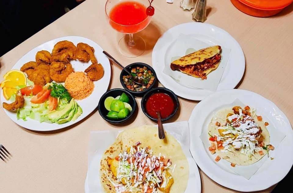 KM52 Surf-N-Turf | restaurant | Calle General Lázaro Cárdenas, 22703 Rosarito, B.C., Mexico | 016611041410 OR +52 661 104 1410