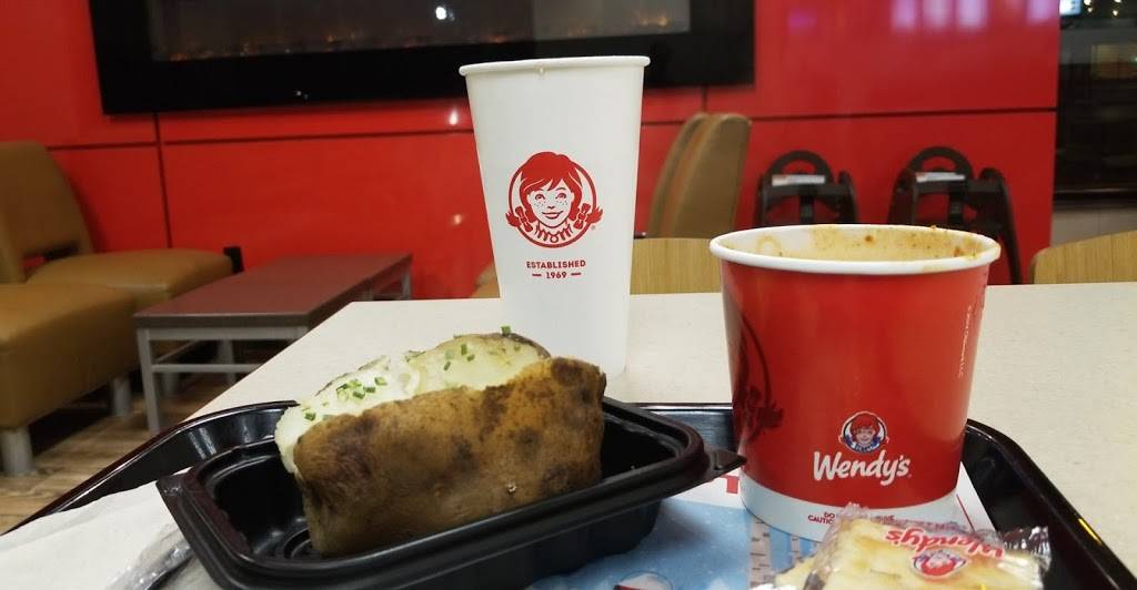 Wendys | restaurant | 331 S Hanover St, Carlisle, PA 17013, USA | 7172438611 OR +1 717-243-8611