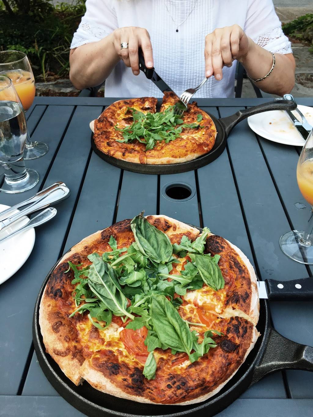 LOurs Caverne Culinaire | restaurant | 200 Rue Sainte-Marie, La Prairie, QC J5R 1G2, Canada | 4506953113 OR +1 450-695-3113