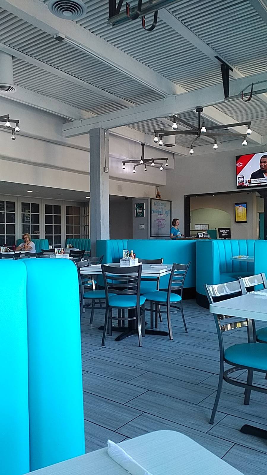 The Breakfast Joynt | restaurant | 6245 E Bell Rd, Scottsdale, AZ 85254, USA | 4806649373 OR +1 480-664-9373