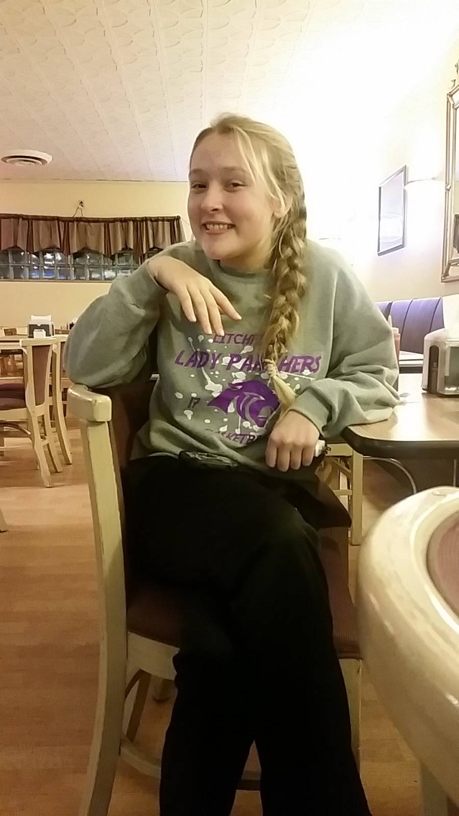 Bowlero Lanes | restaurant | 12470 IL-108, Carlinville, IL 62626, USA | 2178549208 OR +1 217-854-9208