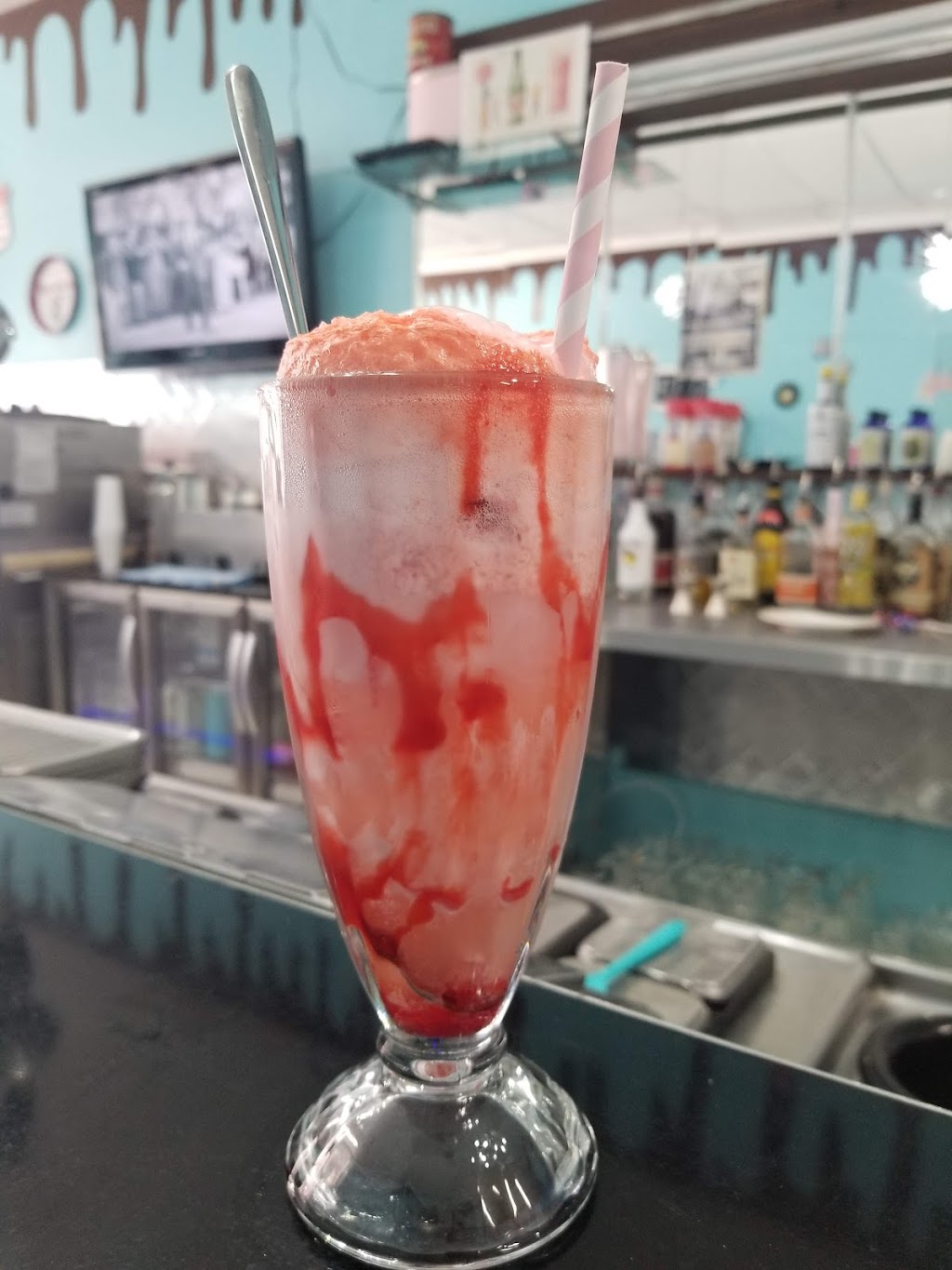 The Parlor @Cilinos | restaurant | 230 8th Ave SE, Wellman, IA 52356, USA | 3196464555 OR +1 319-646-4555