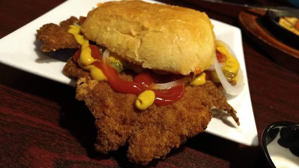 Referees Bar & Grille | restaurant | 888 E Washington St, Winchester, IN 47394, USA | 7655958948 OR +1 765-595-8948