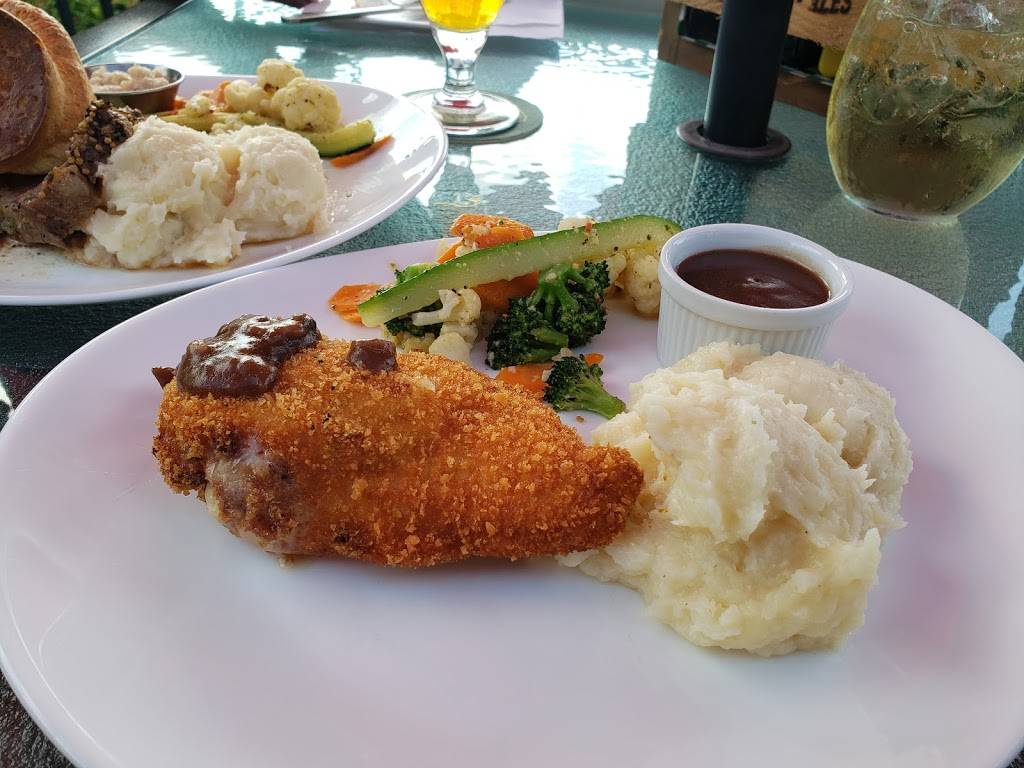 Forge & Thistle | restaurant | 48 Albert St S, Southampton, ON N0H 2L0, Canada | 5194834848 OR +1 519-483-4848