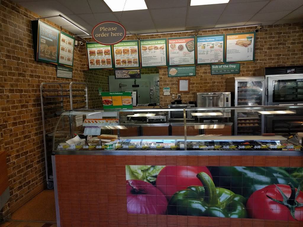 Subway | restaurant | 2378 Lake Shore Blvd W, Etobicoke, ON M8V 2L4, Canada | 4162559535 OR +1 416-255-9535