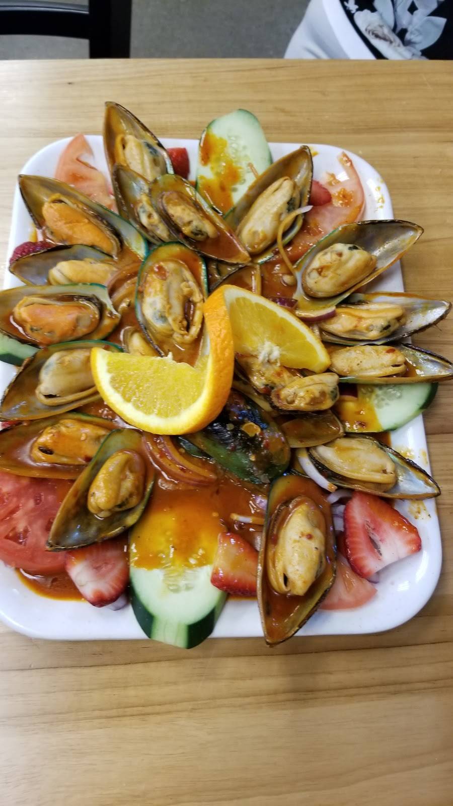 La Antigua Hacienda Seafood Restaurant | restaurant | 2249 S Pulaski Rd, Chicago, IL 60623, USA | 7735216200 OR +1 773-521-6200