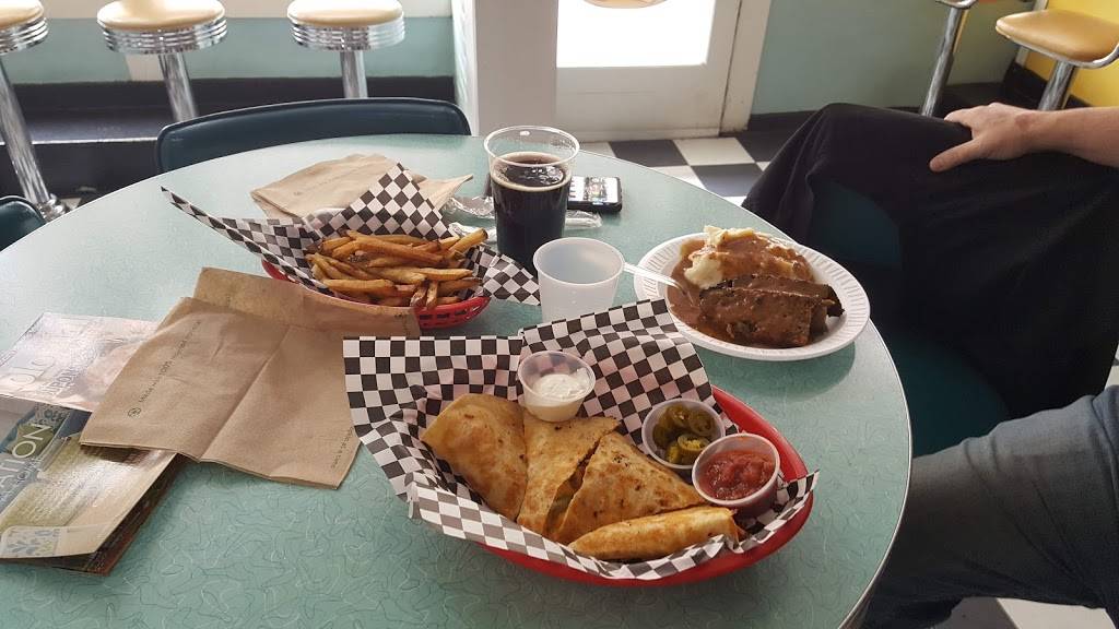 Retros Good Eats | restaurant | 435 Prince George St, Williamsburg, VA 23185, USA | 7572538816 OR +1 757-253-8816