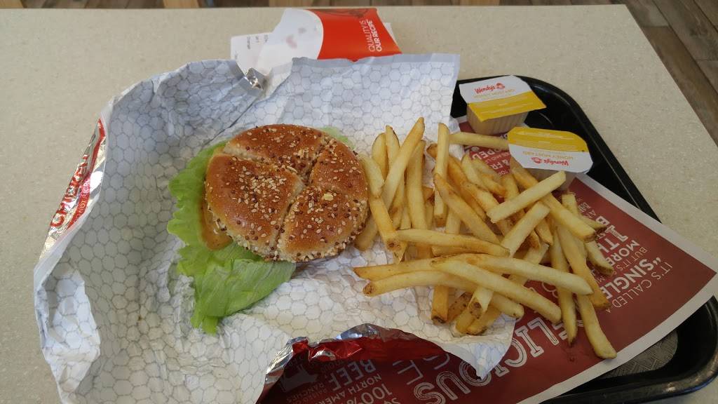 Wendys | restaurant | 470 Town Center Cir, Sanford, FL 32771, USA | 4073243280 OR +1 407-324-3280