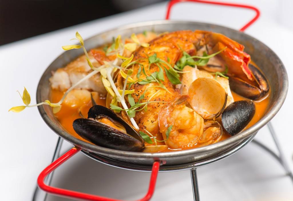 Lario’s On The Beach | restaurant | 820 Ocean Dr, Miami Beach, FL 33139, USA | 3055329577 OR +1 305-532-9577