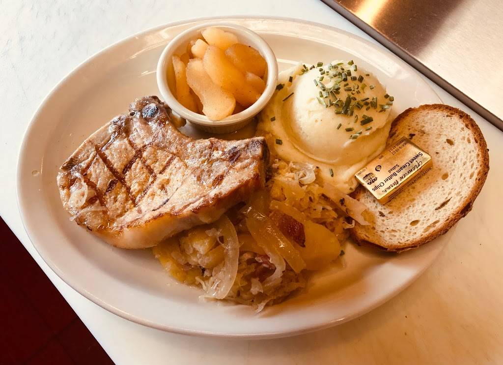 Peoria Hofbrau | restaurant | 2210 NE Jefferson St, Peoria, IL 61603, USA | 3096869739 OR +1 309-686-9739