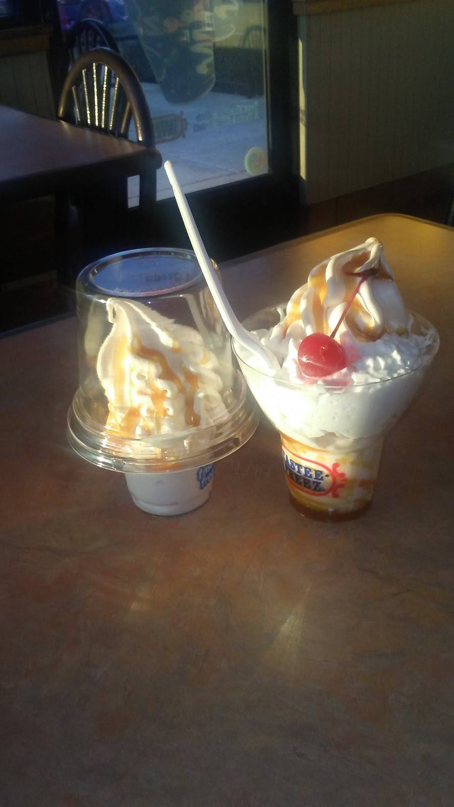 Wienerschnitzel | restaurant | 1300 Rosecrans Ave, Compton, CA 90221, USA | 3106398017 OR +1 310-639-8017