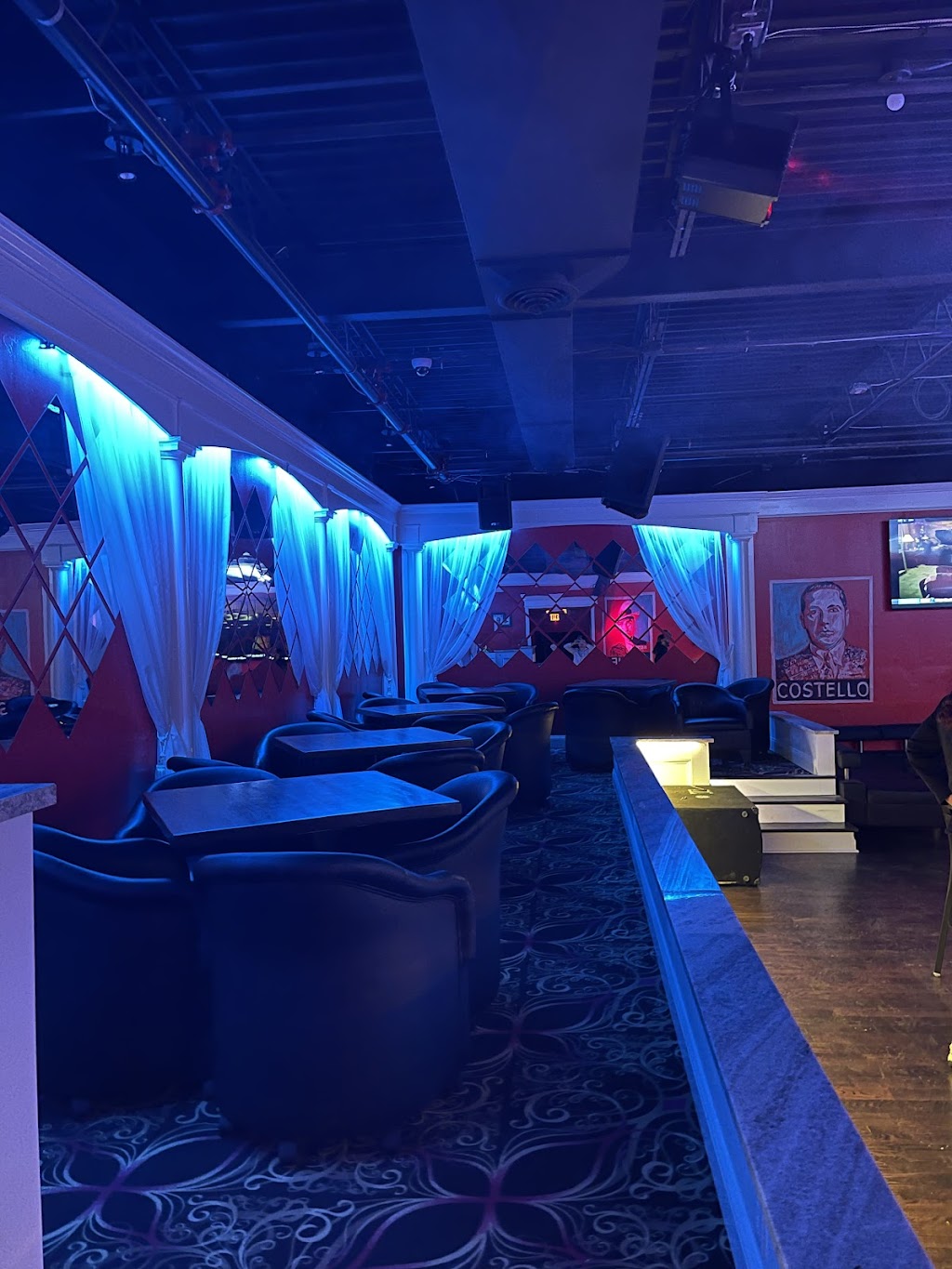 Luckys Cabaret | restaurant | 65 Windsor Ave, Vernon, CT 06066, USA | 8608729393 OR +1 860-872-9393