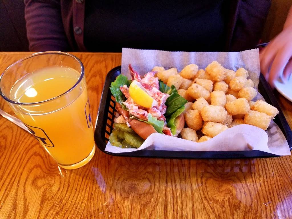 Dog & Pony Tavern | restaurant | 4 Rodick Pl, Bar Harbor, ME 04609, USA | 2072880900 OR +1 207-288-0900