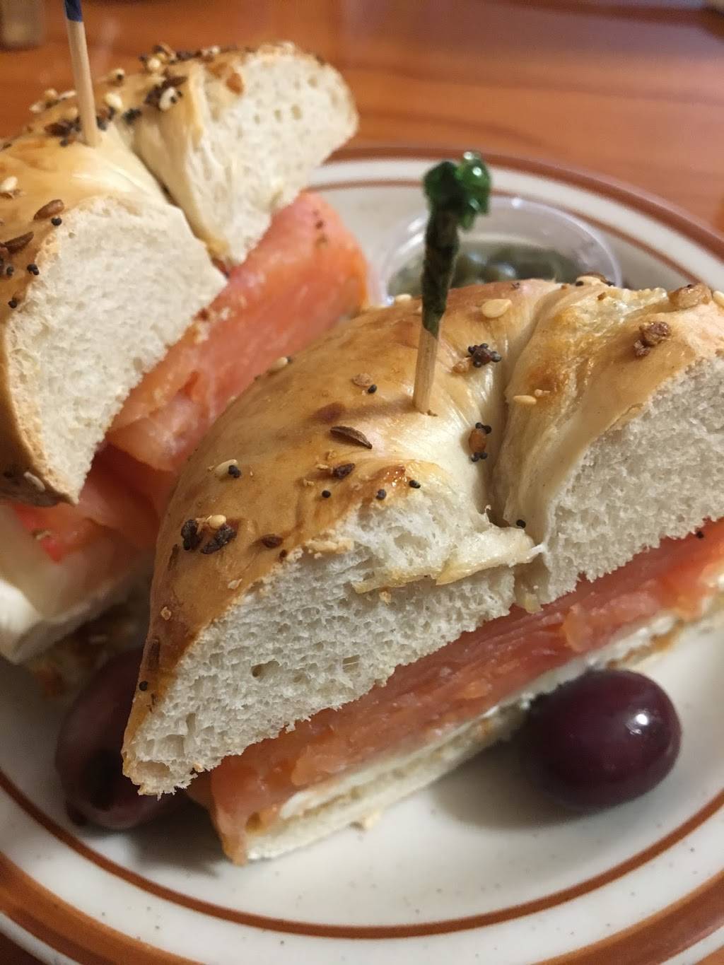 The Onion Roll | restaurant | 6935 W North Ave, Oak Park, IL 60302, USA | 7083832548 OR +1 708-383-2548