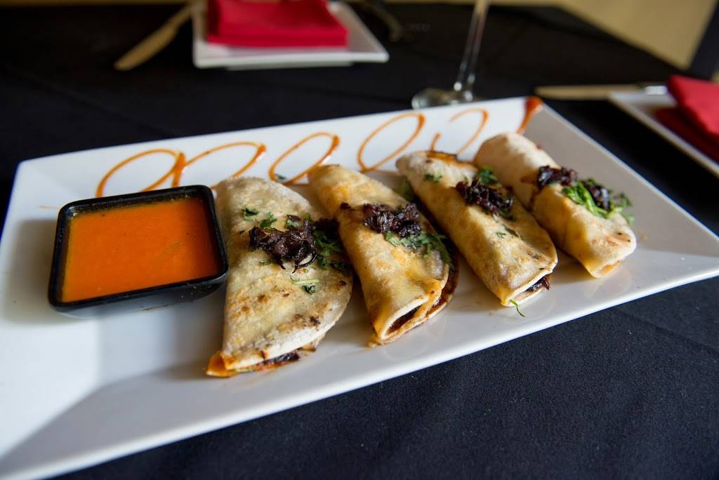 De La Vega Restaurante y Galeria | restaurant | 128 N Woodland Blvd, DeLand, FL 32720, USA | 3867344444 OR +1 386-734-4444