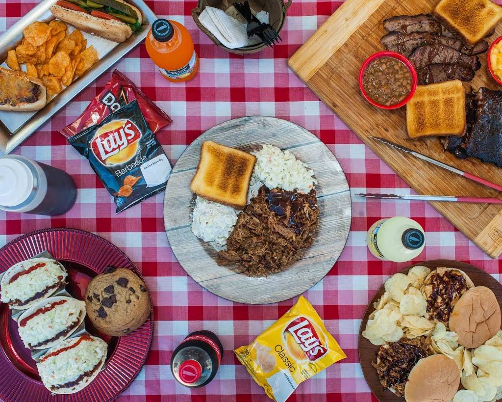 Hawgs & Dawgs BBQ | restaurant | 400 Ernest W Barrett Pkwy NW, Kennesaw, GA 30144, USA | 4708822341 OR +1 470-882-2341