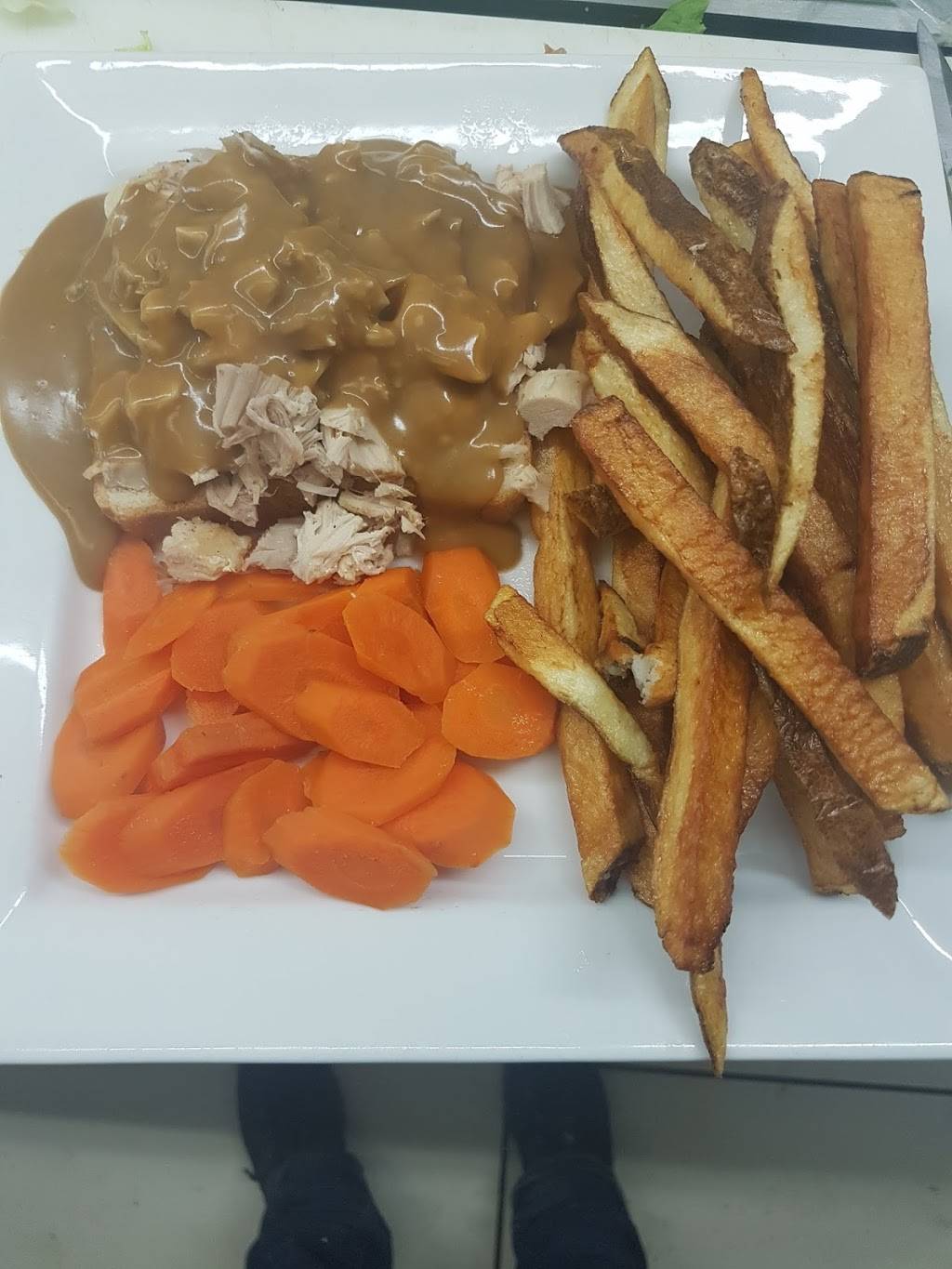 Daylight Diner | restaurant | 2641 Television Rd, Peterborough, ON K9J 6Y2, Canada | 7057755000 OR +1 705-775-5000