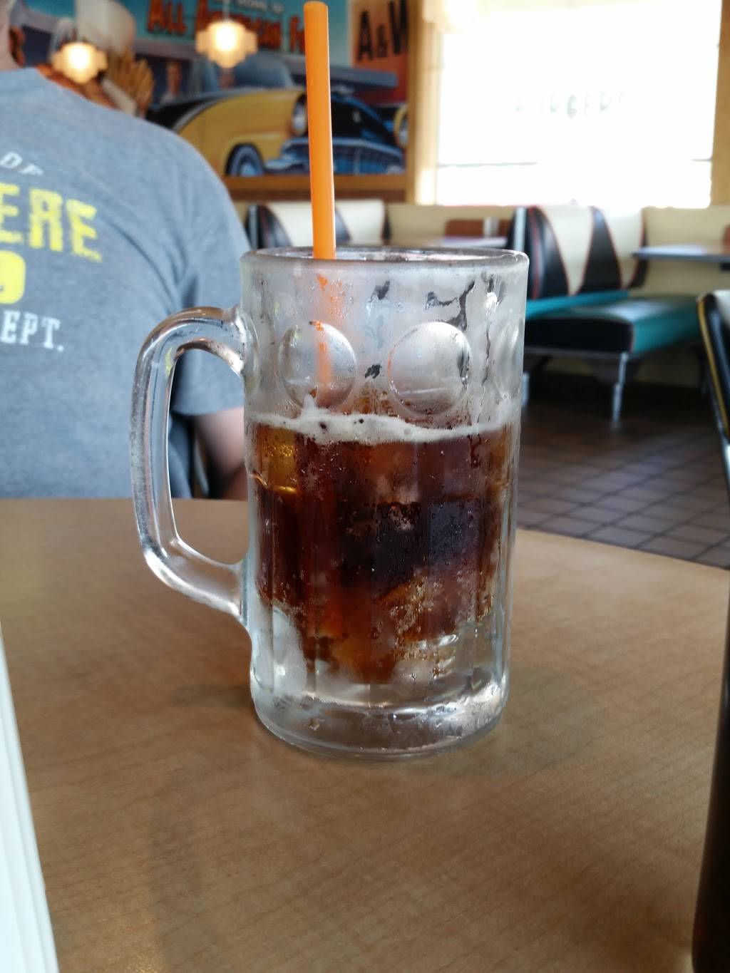 A&W Restaurant | restaurant | 2108 N Westwood Blvd, Poplar Bluff, MO 63901, USA | 5737851750 OR +1 573-785-1750