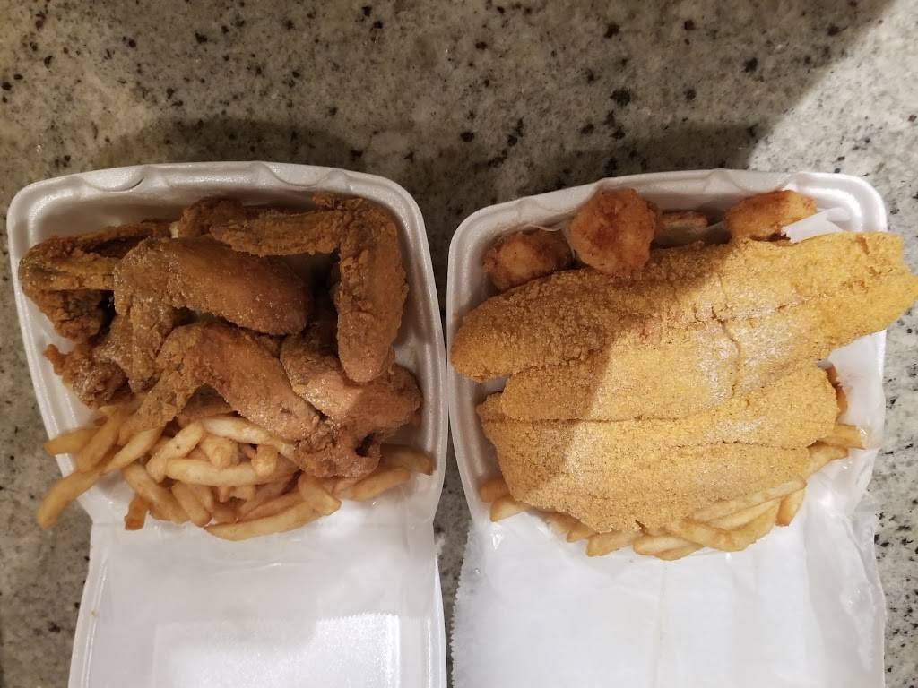 Sharks Fish & Chicken Express | restaurant | 101 E 51st St, Chicago, IL 60615, USA | 7739666896 OR +1 773-966-6896