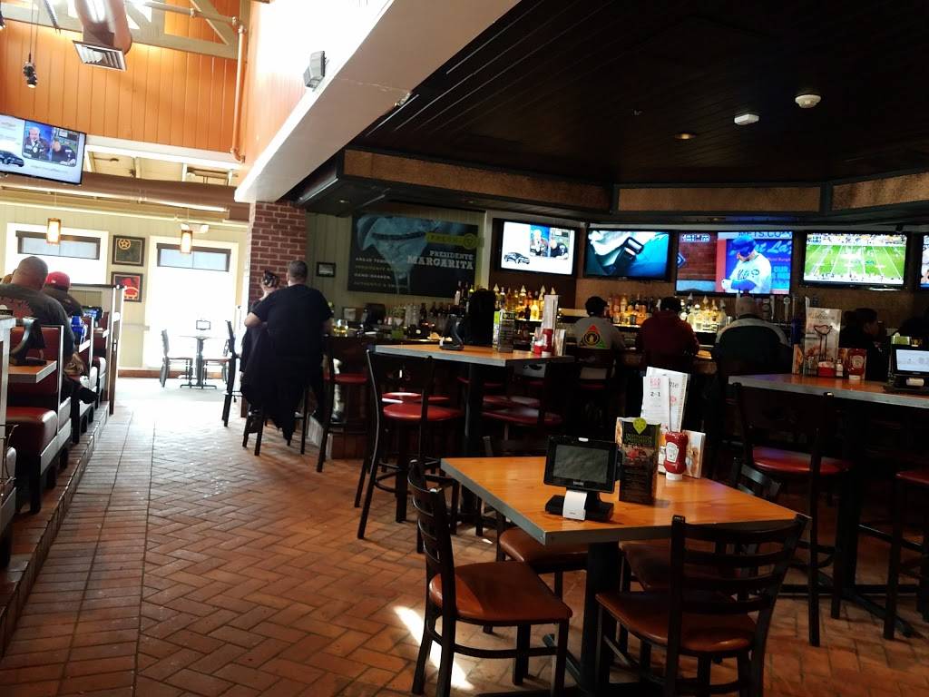 Chilis Grill & Bar | meal takeaway | 1205 Corporate Dr, Westbury, NY 11590, USA | 5162227001 OR +1 516-222-7001