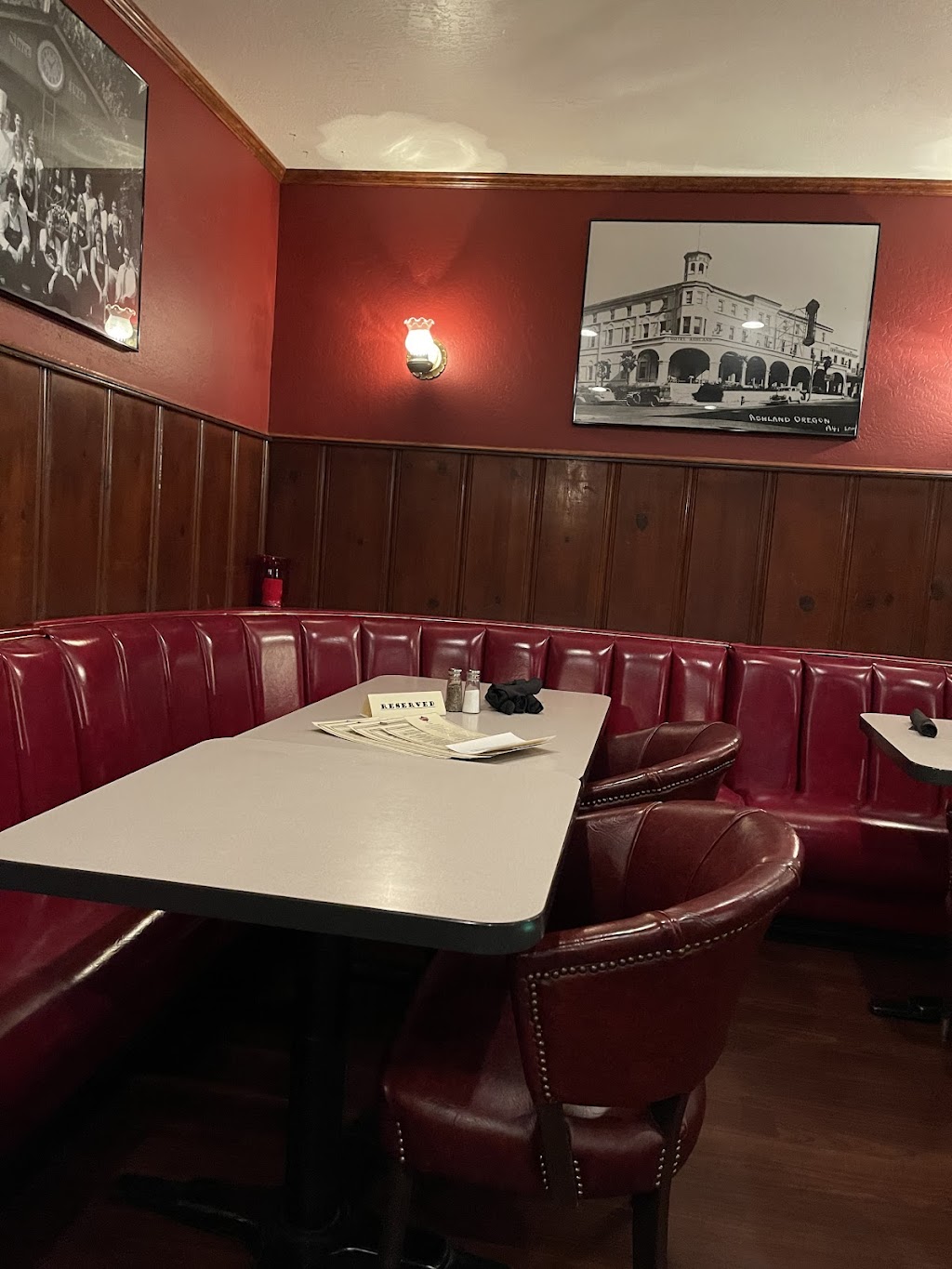 Omars Fresh Seafood and Steaks | restaurant | 1380 Siskiyou Blvd, Ashland, OR 97520, USA | 5414821281 OR +1 541-482-1281